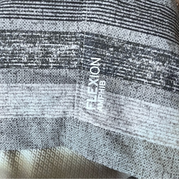 Eddie Bauer Carbon Gray Striped Explorer Shorts Size Medium NWT - Picture 2 of 13